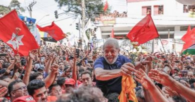 Lula nos braços do povo em São Bernardo do Campo. Foto: Ricardo Stuckert