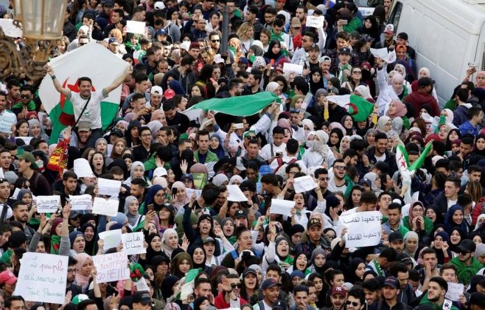 Milhões nas ruas da Argélia