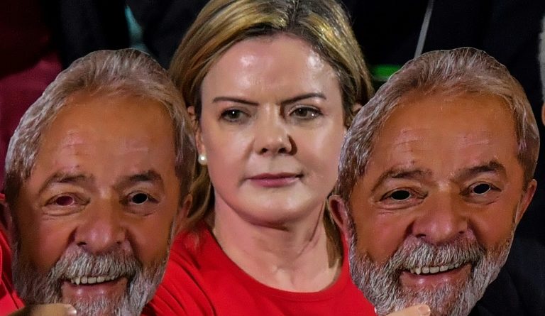 Gleisi com mascara de Lula